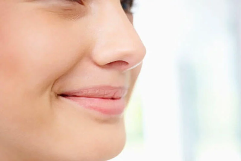 Como é feita a rinoplastia com uso de costela?