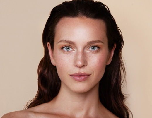 Preenchimento facial com ácido Hialurônico